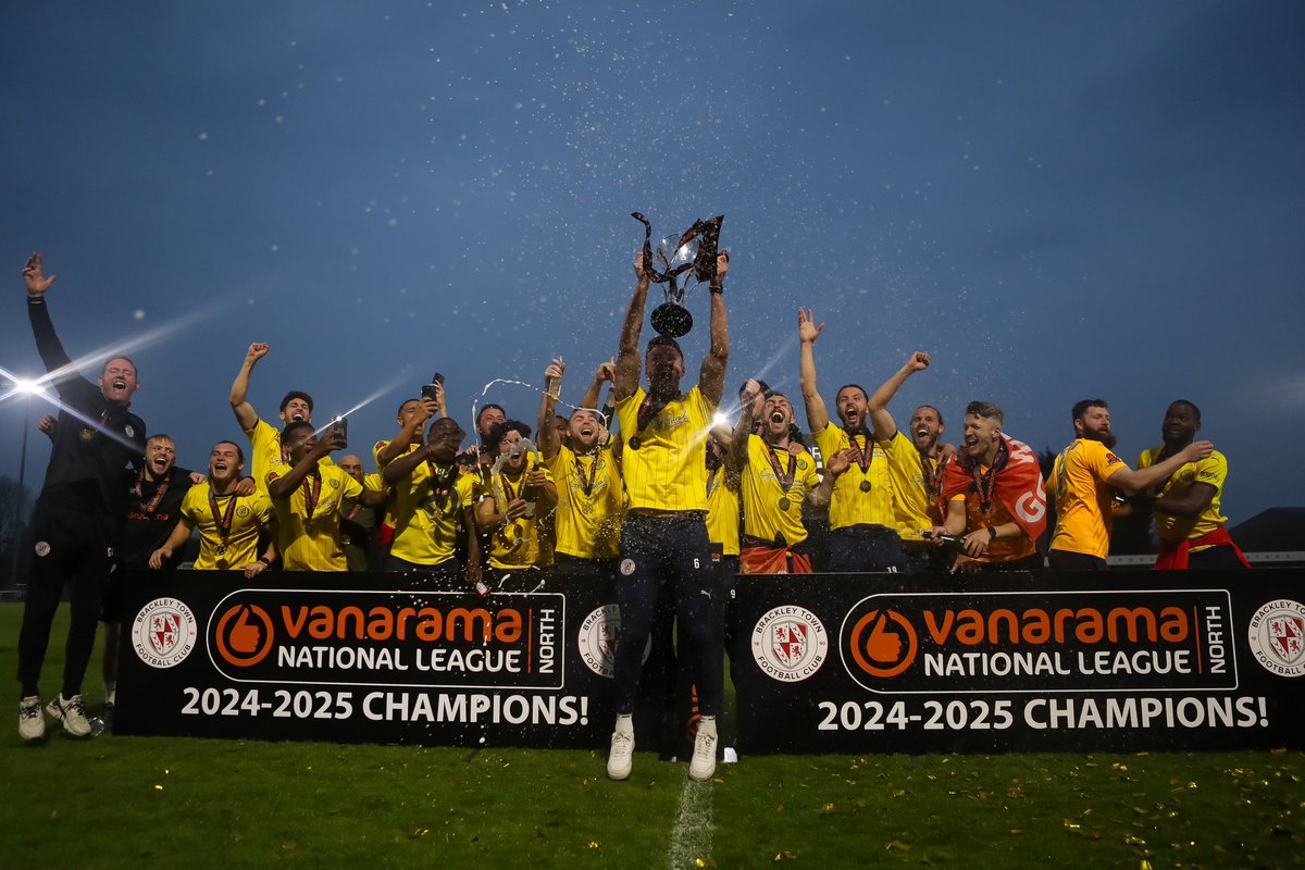 MDPhotography26's tweet photo. BRA(C)KLEY TOWN 5 - 0 FARSLEY CELTIC
-
-
WHAT. A. DAY… Yesterday saw @BrackleyTownFC become Vanarama National League North Champions! 😍
-
-
#football #btfc #fcfc #brackleytown #farsleyceltic #promoted #champions #nationalleaguenorth #nationalleague #nln #photography #viral https://t.co/CjyefLonYu
