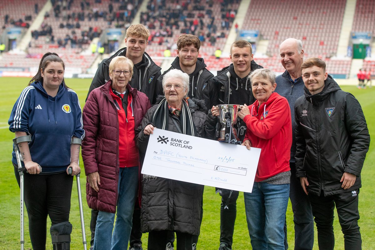 Dunfermline Athletic (@officialdafc) on Twitter photo Thank you to the DASC Donation Shop & Marv's Tea Room who presented a cheque for another £1000 donation towards the <a href="/officialdafcYA/">Dunfermline Athletic Youth Academy</a> at half time on Saturday. Thank you to the DASC Donation Shop & Marv's Tea Room who presented a cheque for another £1000 donation towards the <a href="/officialdafcYA/">Dunfermline Athletic Youth Academy</a> at half time on Saturday.