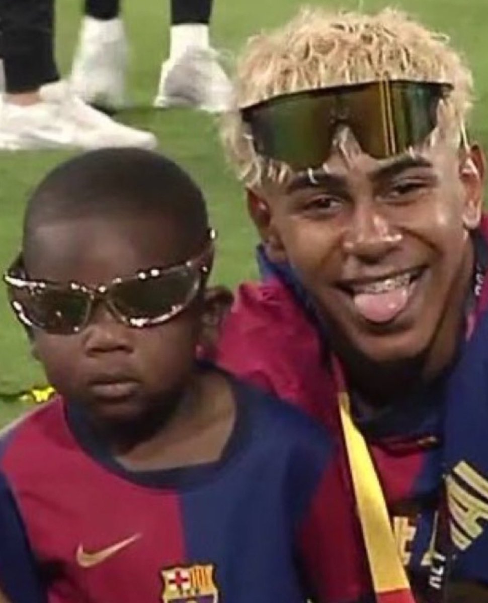 AURA                                    LAURA