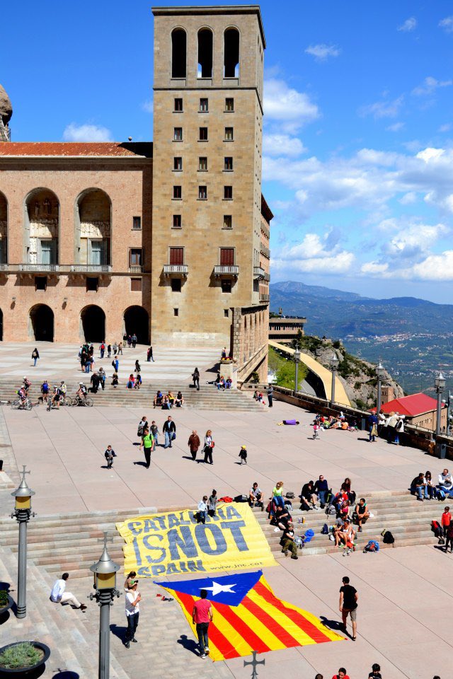 “Princesa dels catalans,
d’orient dolça Regina.
De Montserrat sou l’Estel”

Bona Diada de Nostra Senyora de la Mare de Déu de Montserrat, patrona de Catalunya.