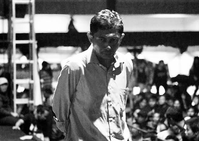 Tetaplah menjadi suporter yang rendah hati. Karena, yang bisa menghancurkanmu adalah kesombongan dan egois.

- Ir. Trimurti Wahyu Wibowo