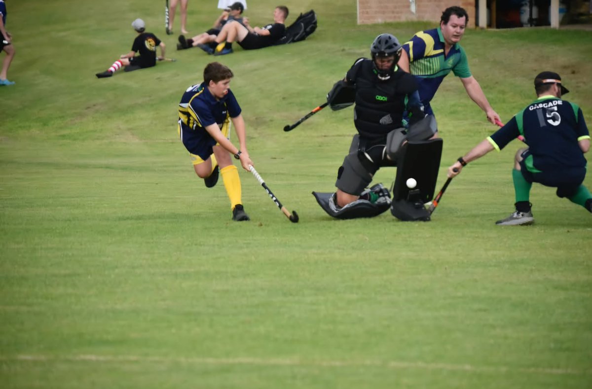 Way back in 1971 -a mere 54 years ago- the Elderly Former Farmer had to play in goals for his hockey team.  Over the Anzac weekend he played his second game in the cage, he thought to himself "This must be kinda like being in the trenches " No, not at all,  but it was hectic!