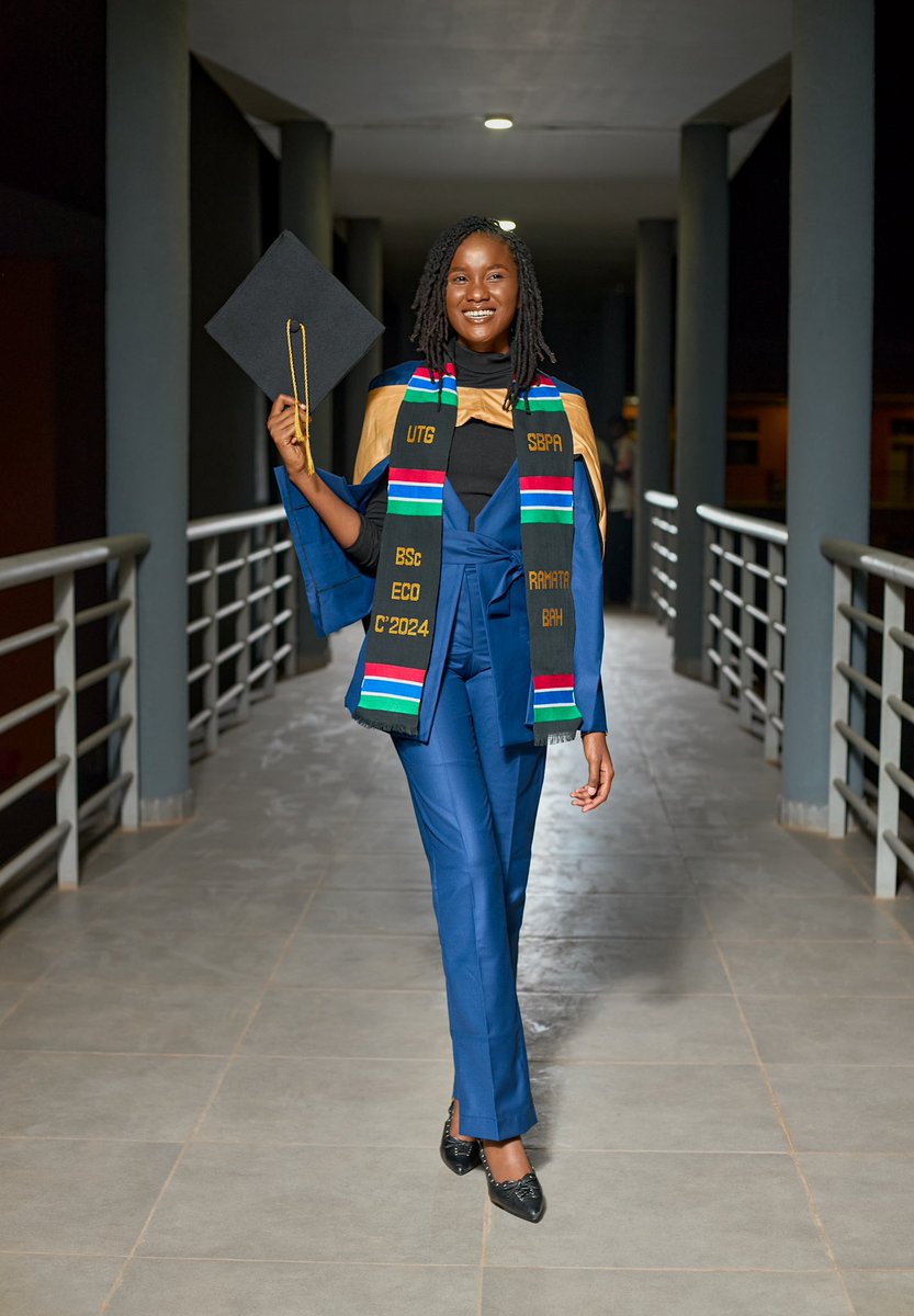 I came, I conquered, I graduated.

BSc in Economics! 😁🤎