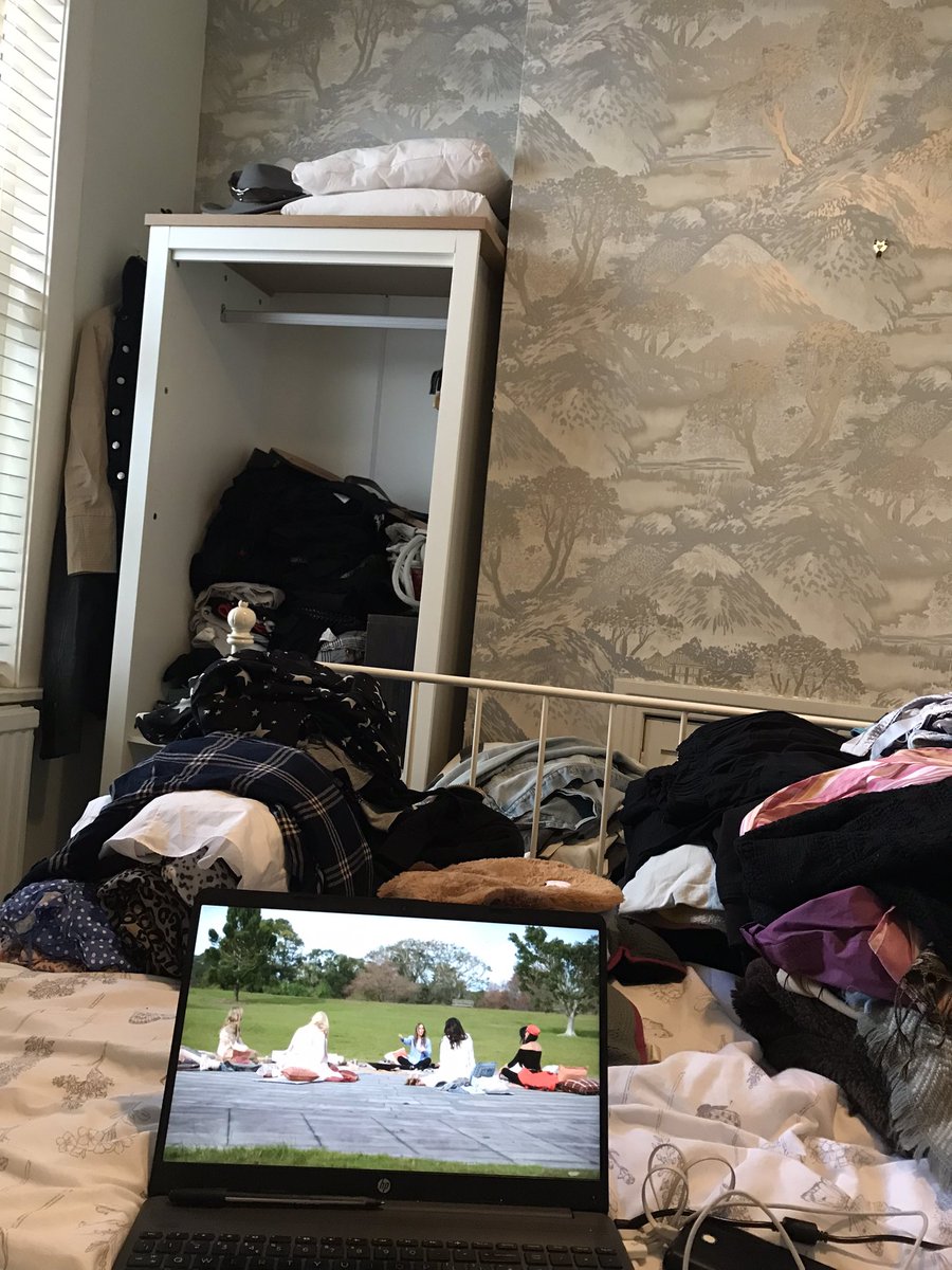 LauraChatburn's tweet image. Watching Real Housewives until we go out for lunch, because I cannot cope with another flat pack door, or drawer, or how many clothes I seem to have.. #movinghouse