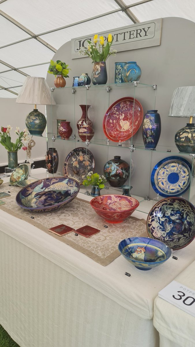 TheSussexGuild's tweet image. Good morning, everyone! I hope you're all doing really well.
We’re back for the final day at Pot Fest, and I’m so excited to meet everyone some of the sussex guild members  are here today 
#PotFest #Lewes #PotteryFestival #HandmadeCeramics #PotteryClasses #ArtFestival