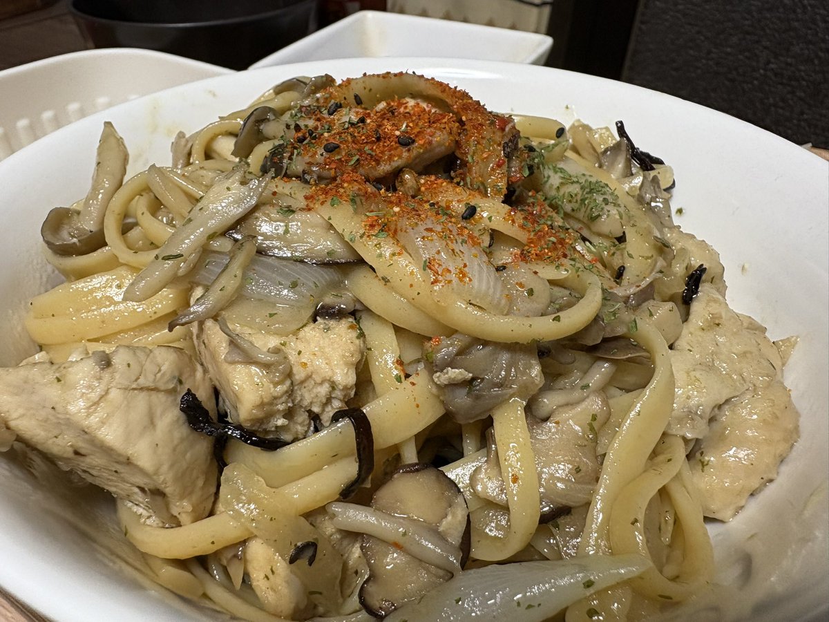 Q.さなえさんの好きな食べ物は？

A.キノコ類です🍄

というぐらいキノコは積極的に食べてます。
今日は和風キノコパスタ(鶏胸肉入り)