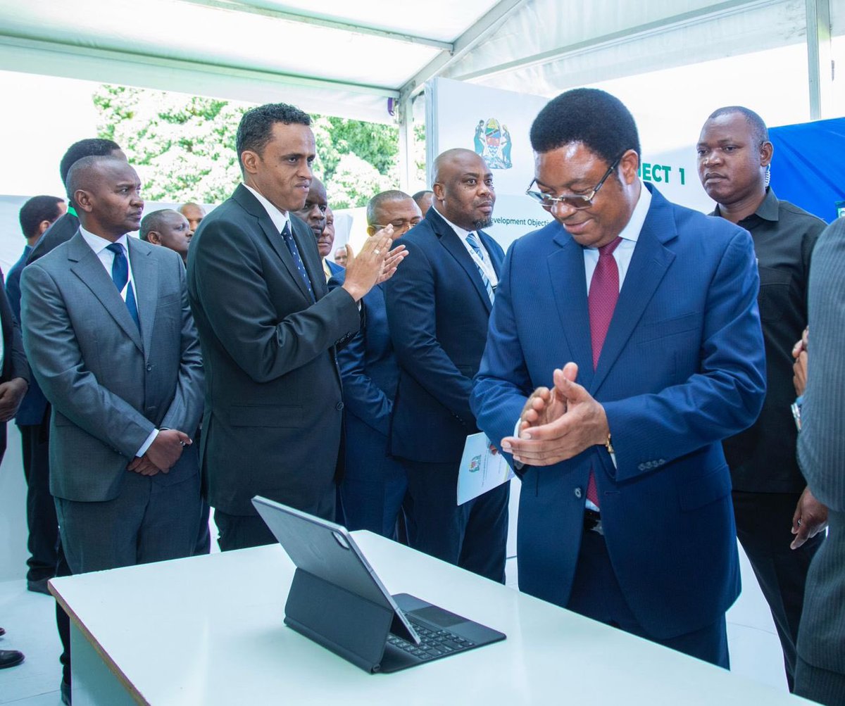 Waziri Mkuu wa Jamhuri ya Muungano wa Tanzania, Mhe. Kassim Majaliwa (Mb) amezindua mradi wa BBT Project 1 inayofadhiliwa na Benki ya Maendeleo ya Afrika (AfDB) tarehe 27 Aprili 2025, katika Viwanja vya Ukumbi wa Mikutano wa Kimataifa wa Jakaya Kikwete, jijini Dodoma.