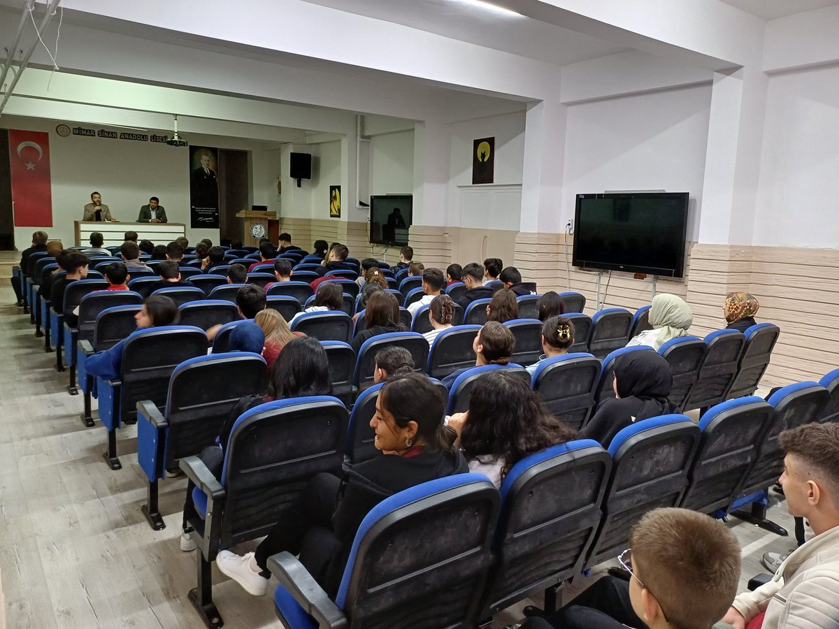corlumsal's tweet photo. Tekirdağ İl Milli Eğitim Müdürlüğü'nün "Vakti Kuşanmak" projesi kapsamında Çorlu Müftülüğü'nde görevli Muhammet Cihat Akdeniz hocamız tarafından okulumuzda namaz konulu seminer düzenlendi. @tcmeb @tekirdagmem @CorluMem @hete61 https://t.co/EDkrQBbPW2