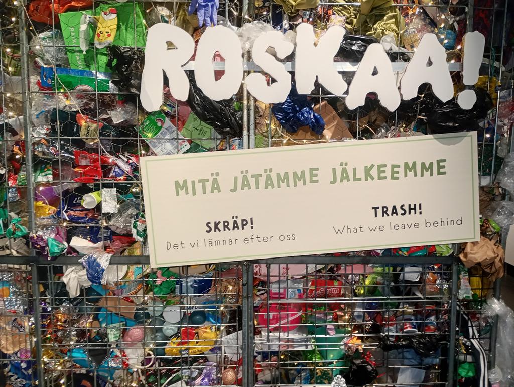 Tyylikkäästi toteutettu näyttely, kiitos <a href="/Kaupunginmuseo/">Helsinki City Museum</a> ✨ #roskaa #skräp #trash