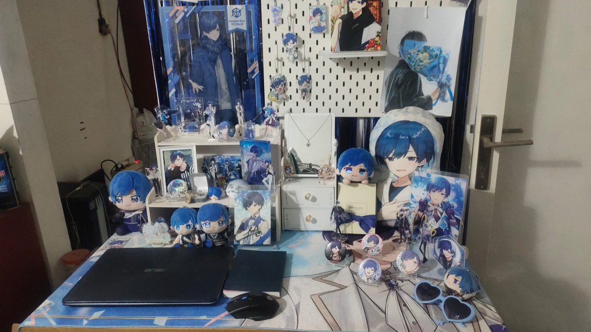 部屋、片付けました〜
フィギュアと年記念グッズ、残念ながら間に合わなさそう😭😭