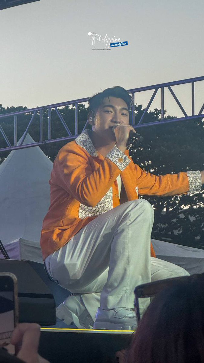 philconcerts's tweet photo. Darren Espanto prepared a mix of cover and original performances for the XIAOMI fans at the #XiaomiAllStarSummerConcert

Co-presented by @Viu_PH and Enchanted Kingdom

 #XiaomiAllStarSummerConcert #EKat30 #RedmiNote14Series #EnchantedKingdom https://t.co/z4aDDSXr9a