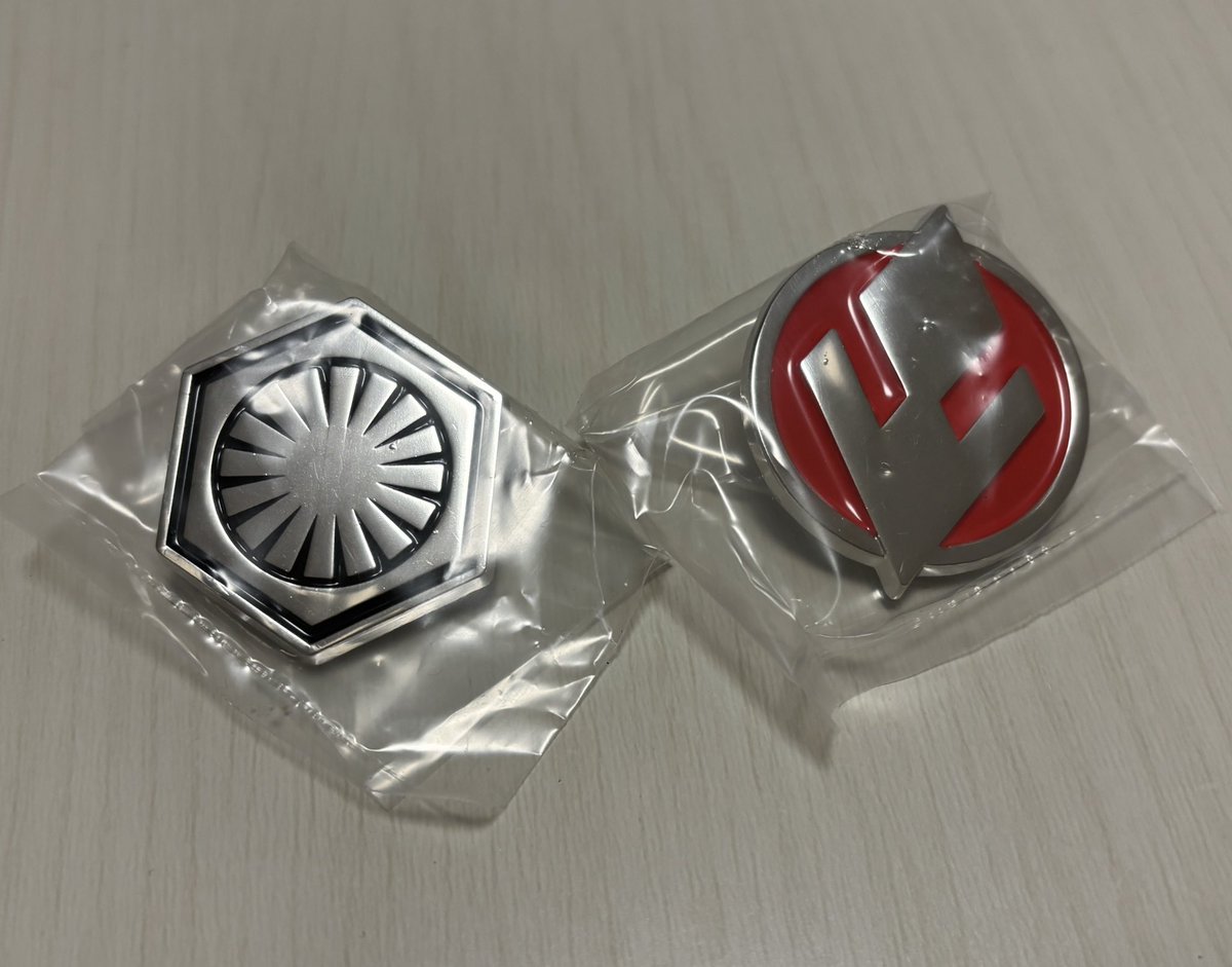 StarWars_Japan's tweet photo. ららぽーとでstar warsのピンズ発見！！
欲しいの当たった！！✨ https://t.co/z6MsqwaKjP