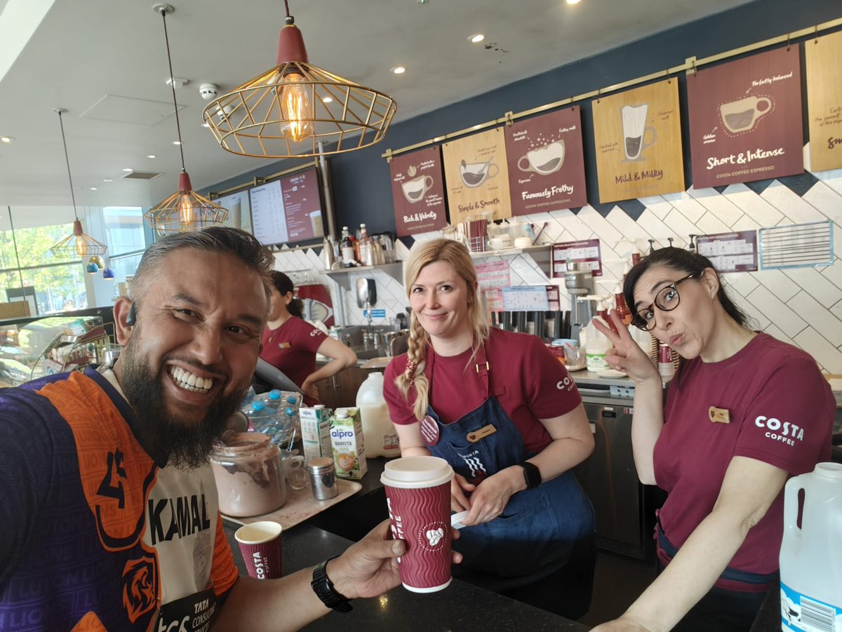 What do you do while running the TCS London Marathon? Grab a coffee of course!

justgiving.com/page/lutonlion…

#LutonLions