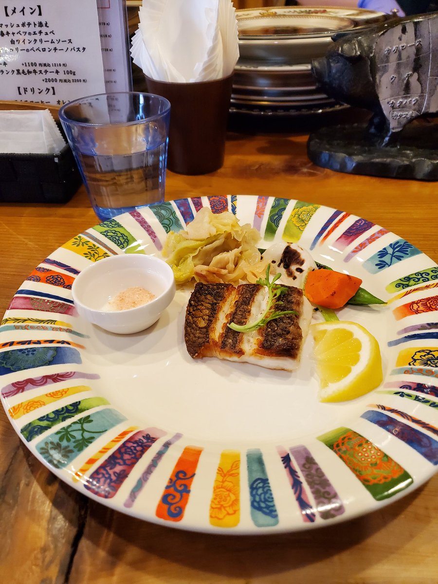 小麦アレルギーを発症してから、外食がなかなか難しい。
だけど、今日予約なしでいったお店は、コース料理が美味しかったうえに、小麦が入っているソースをやめて、レモンや岩塩で、すぐに対応してくださった。本当に嬉しかったな。また行きたい！

#南越谷
#ビストロ男前