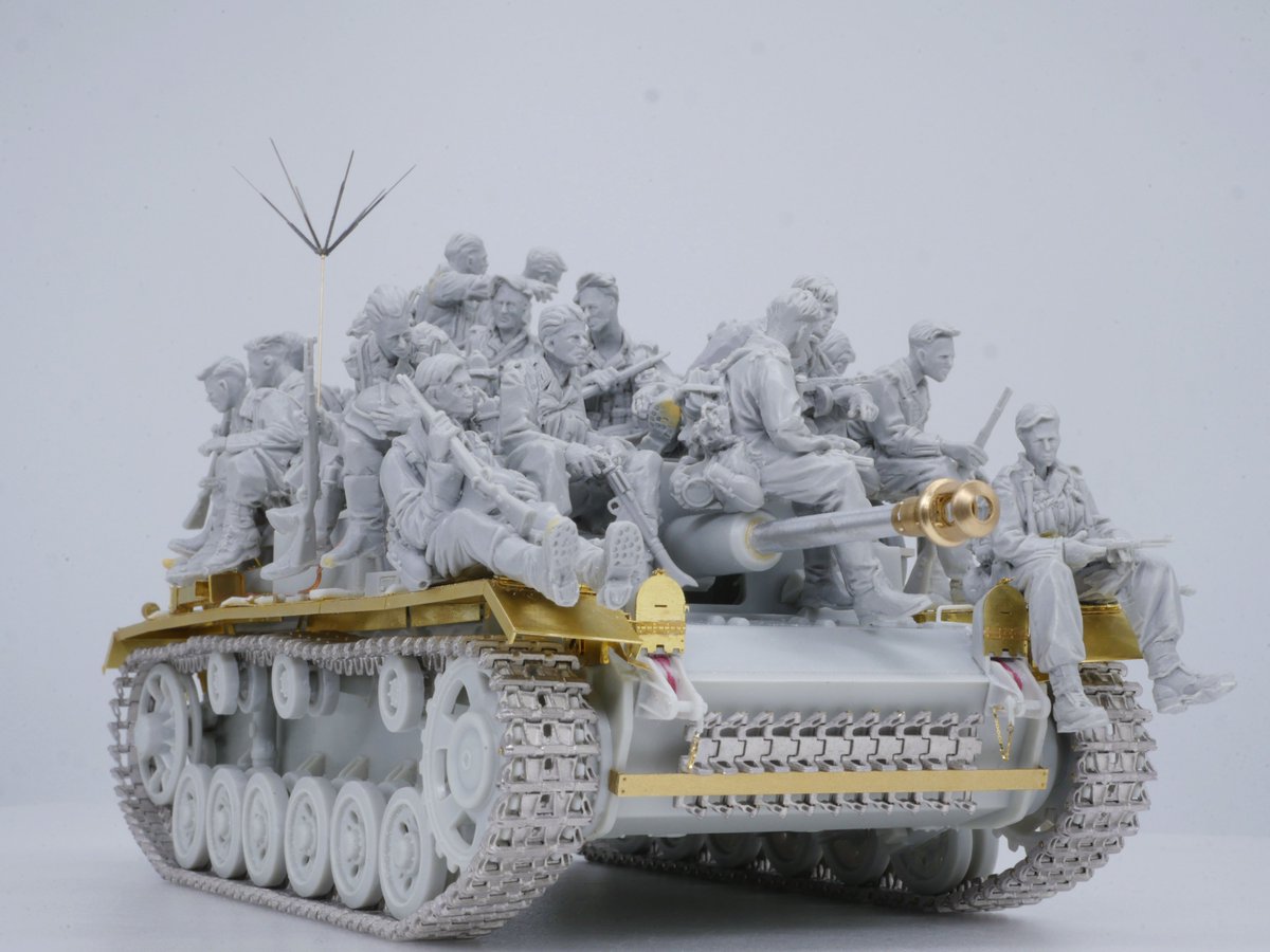 RockkenModel's tweet image. 1/35 ドラゴン Ⅲ号突撃砲 F型
搭乗員の兵士の皆さまです。
使用キットはAC MODELS。
G型用に造形されたフィギュアを、F型や追加した積荷に合わせる工作がとてつもなく大変でしたが、雰囲気は抜群です!