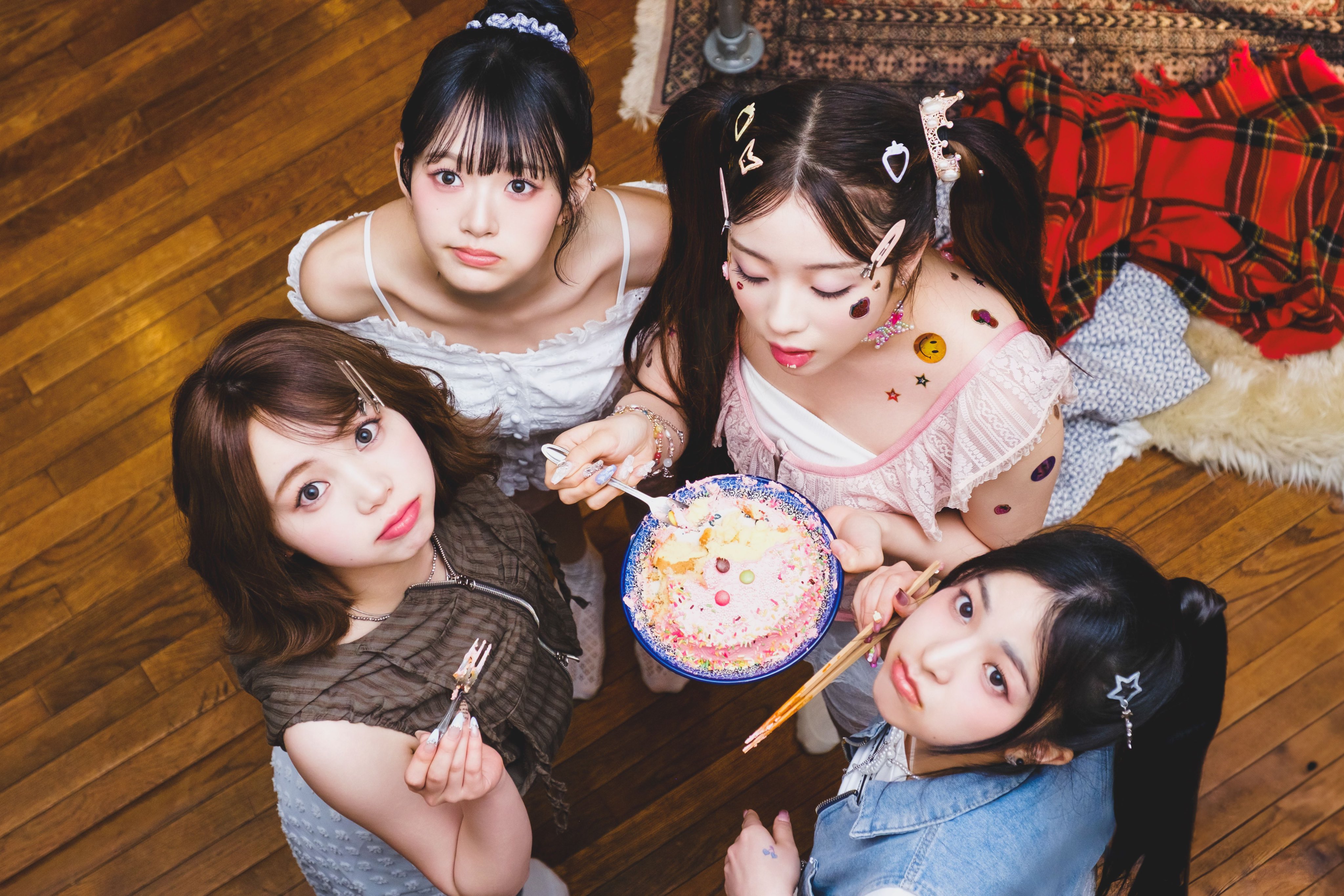 GpiP1GJbAAALGJ9?format=jpg&name=4096x4096