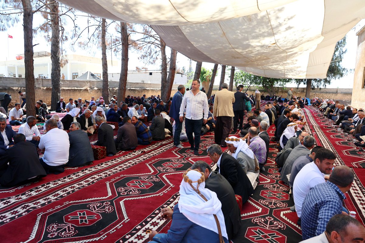 📍Harran - Andaç Mahallemizdeyiz 

Harran Belediye Başkanımız Sayın Mahmut Özyavuz ile birlikte Andaç Mahalle muhtarı Sayın İsmail Yeşildağ'ın kıymetli evladının düğün merasimine iştirak ettik.

Rabbim bir ömür saadetler nasip eylesin.