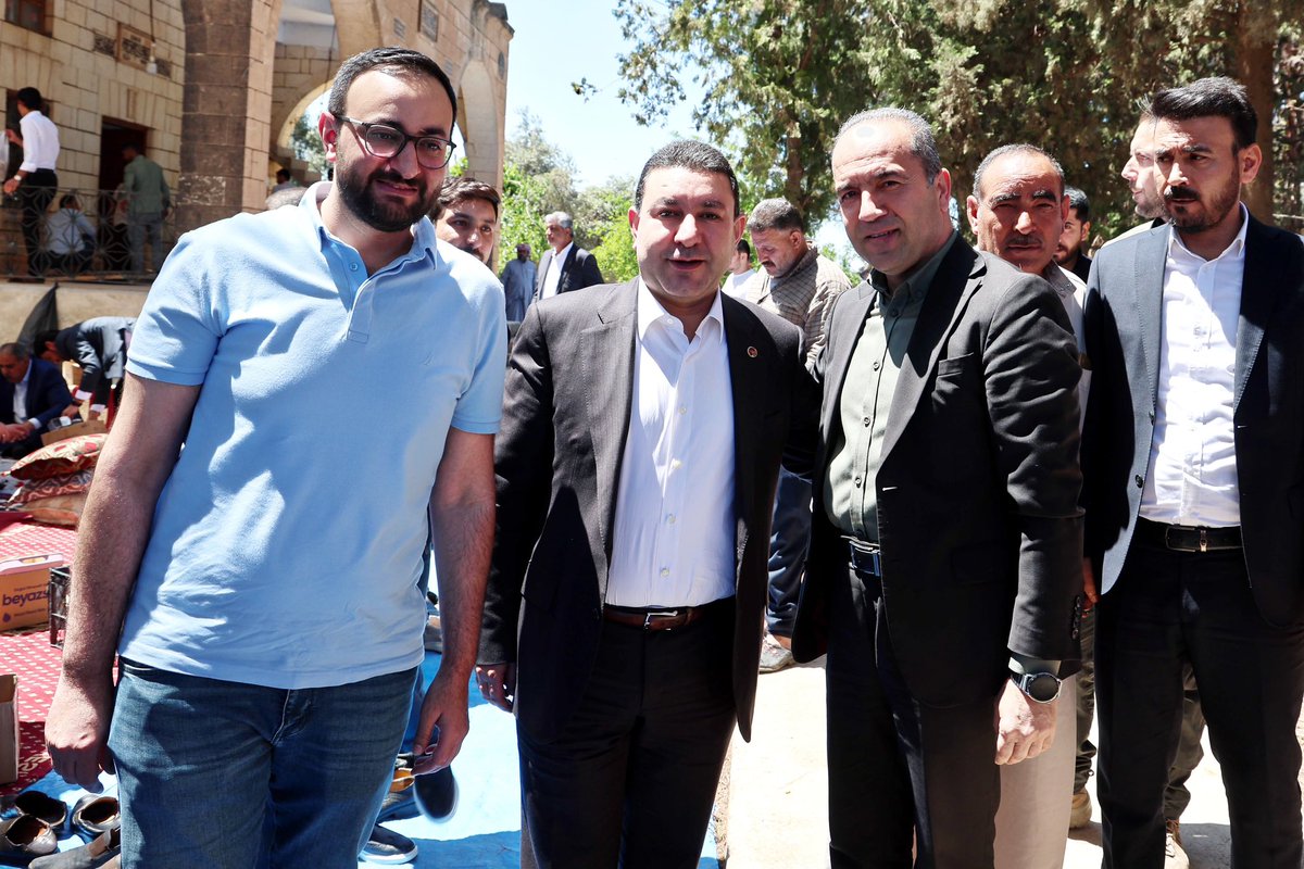 📍Harran - Andaç Mahallemizdeyiz 

Harran Belediye Başkanımız Sayın Mahmut Özyavuz ile birlikte Andaç Mahalle muhtarı Sayın İsmail Yeşildağ'ın kıymetli evladının düğün merasimine iştirak ettik.

Rabbim bir ömür saadetler nasip eylesin.