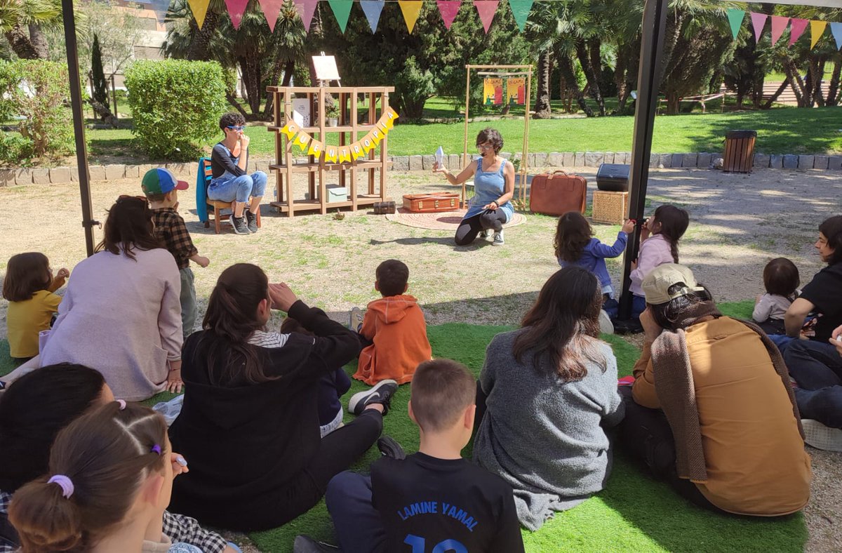 cooperacio_tgn's tweet photo. Avui s'ha presentat la revista infantil LLigams de la @xcdcatalunyasud a Tarragona.
Cuentropia explica el conte "La petita abella negra i l'hort" escrit per @RiuGaia_cat i @gepecedc 🌿
@TGNEducacio @TGNcultura https://t.co/kKWP0NSdDZ
