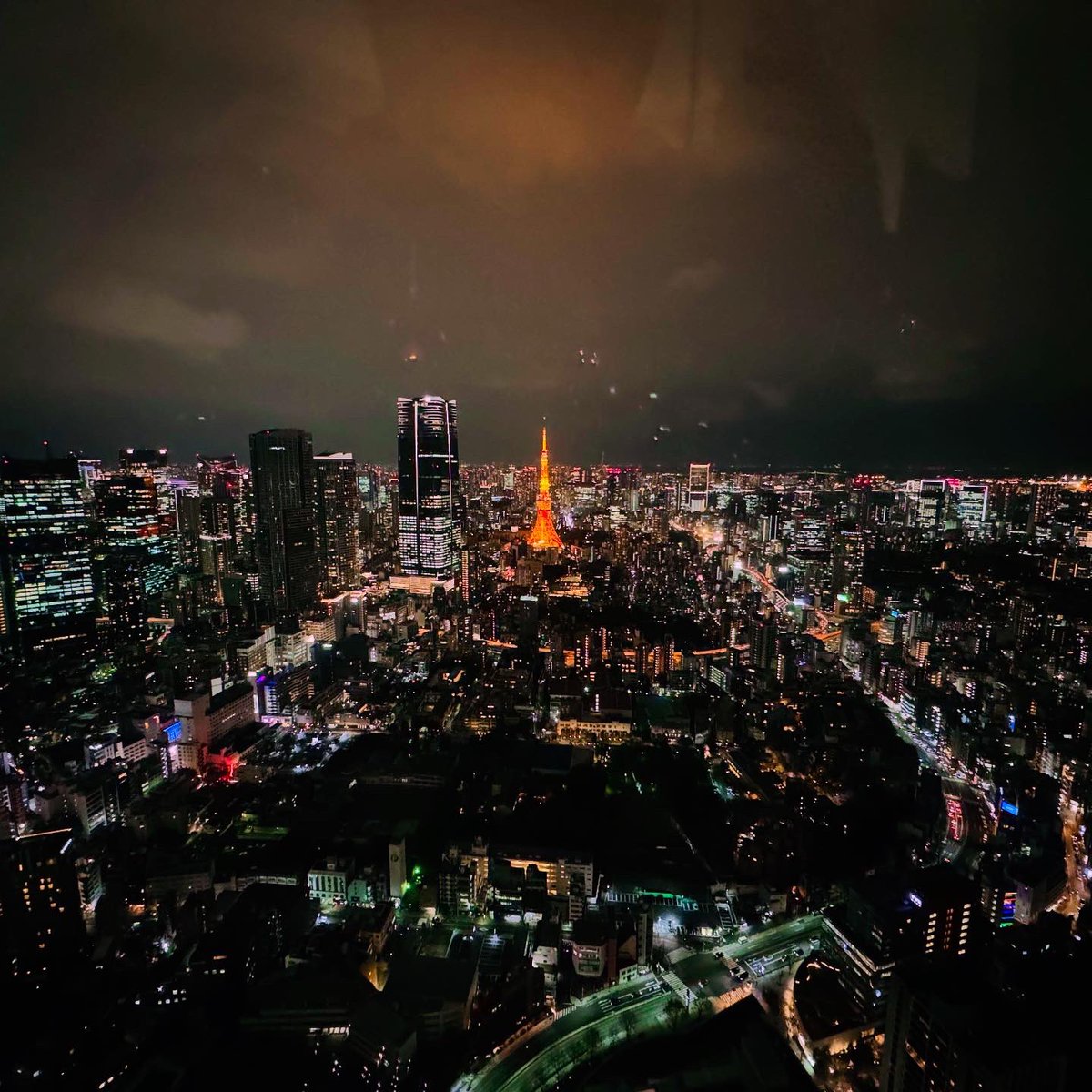 LJAnthony_'s tweet photo. Lucky to find this amazing @Kawai_Global 🎹 #gashapon miniature #piano at the top of the Mori Tower in Tokyo! 🇯🇵 In nearly 3 weeks travelling across Japan this was the only one I saw! I compose on a Kawai in my home studio so this was extra special. 

#pianist #composer https://t.co/Wr7XYoX3gj