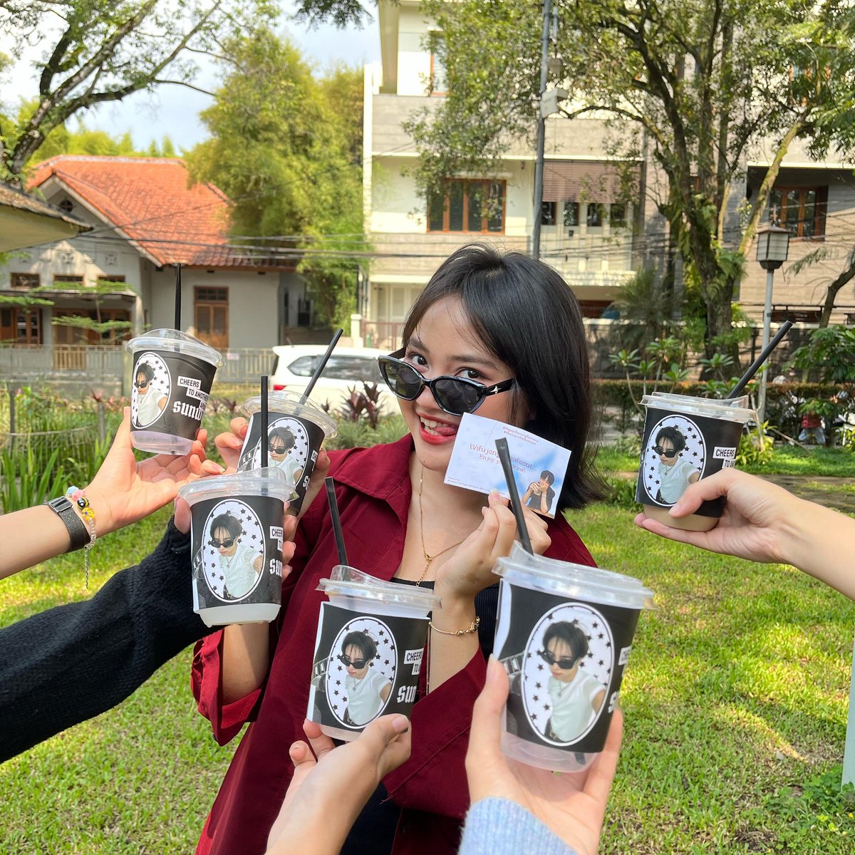 enaknya dapet kesegaran ditengah panasnya bandung yang dar der dor

terima kasih ya kalian💖 <a href="/sunwoo_kr/">mano.</a> <a href="/curryricejoel_/">silbia🍛</a> <a href="/leejjyubi_/">𝐬 𝐢 𝐥 .</a> <a href="/hyunjaellie/">cip🌼</a> <a href="/sonugurt/">🛋</a> 

#NgopiSarengSunwoo
#HanupisAaSunwoo

ditambah ada guest star kita✨️ <a href="/aanabastalaa/">ceyya 🍫</a>