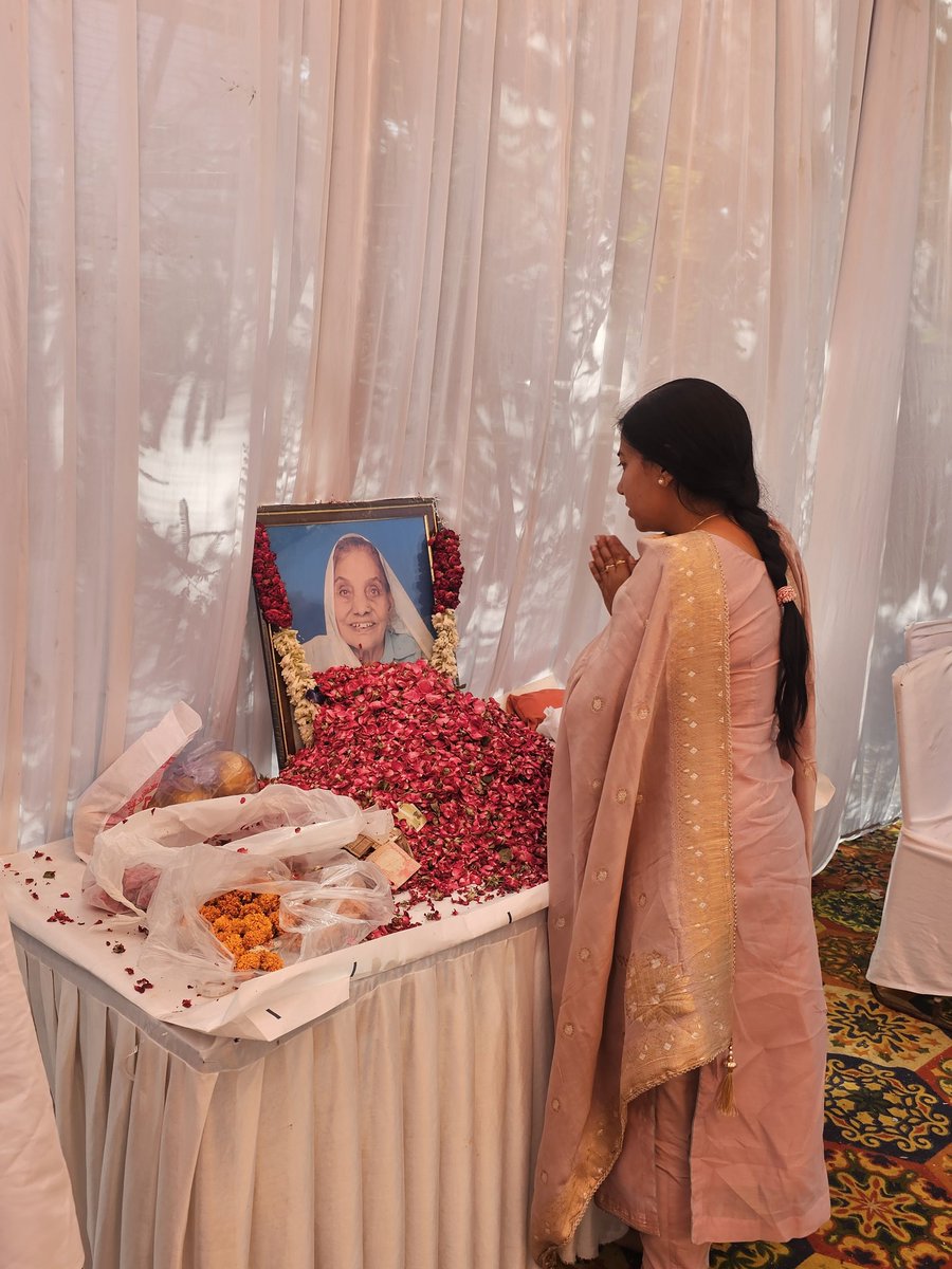 MahiDedha's tweet photo. पूर्व विधायक श्री अमरीश सिंह गौतम जी की माताजी की स्मृति में आयोजित श्रद्धांजलि सभा में सहभागिता कर पुष्पांजलि अर्पित की। 

हम दिवंगत आत्मा की शांति हेतु प्रार्थना करते हैं एवं शोकाकुल परिवार के प्रति अपनी गहरी संवेदनाएं प्रकट करते हैं।

#ElClasico https://t.co/MlpFQt0iPP