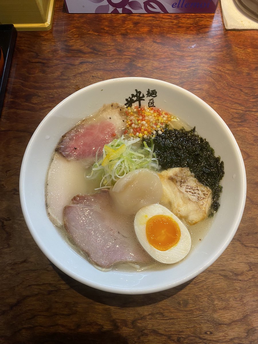 kfoods2's tweet photo. 三重県津市 麺匠 粋や
真鯛と帆立のらあめん ¥1200
#麺スタグラム #めんすたぐらむ #麺活 #ラーメンパトロール #三重ラーメン #津市ラーメン #麺navi東海 #麺匠粋や #麺匠 #粋や #真鯛と帆立のらあめん #真鯛と帆立 #らあめん #尾鷲産真鯛の淡麗スープ #真鯛と帆立トッピン #specialver #spthx #絶品 https://t.co/ZF0srj09Ed