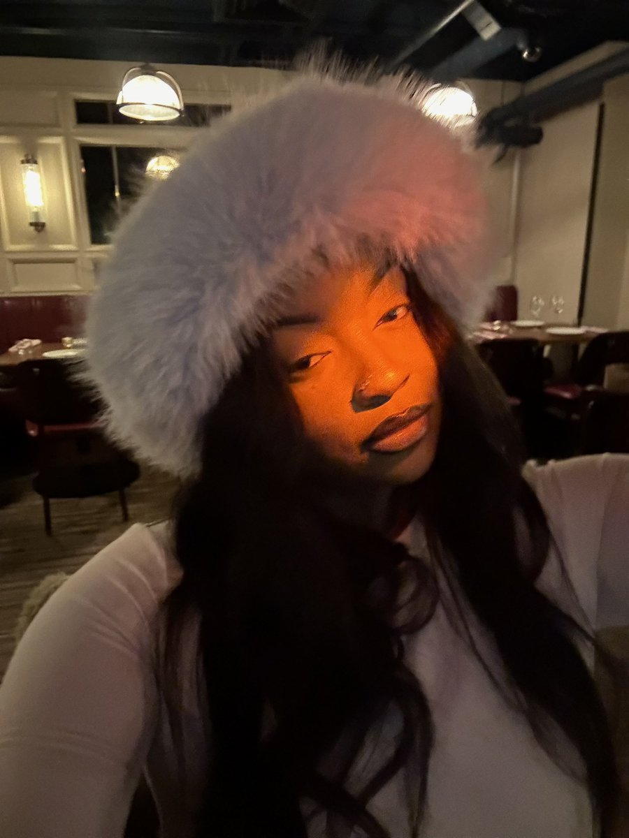 Chimweee's tweet image. Had to show face before heading back into hibernation. Y’all stay safe tho🤍mwah x