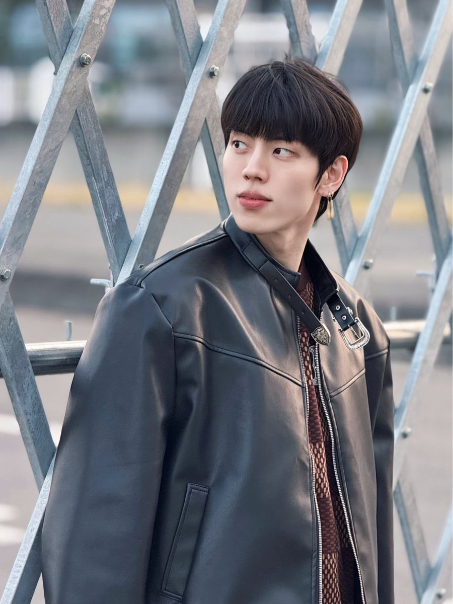ifntispr_609817's tweet photo. 남들이 보는 동우                    우리가 보는 동우

야 그 이목구비 뽝뽝               읗헤ㅔㅎ허헣흐헿
랩잘하는 애 있잖아                 사랑듕이 https://t.co/qvPcbd9XCD