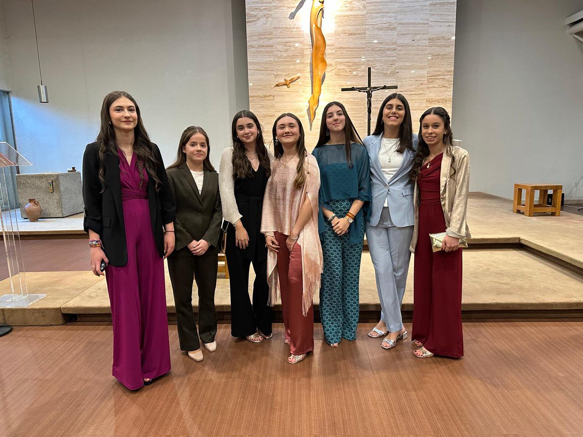 ¡Nuestros alumnos de 4º de la ESO ya están confirmados!

Vivimos una celebración preciosa llena de emoción, alegría y Espíritu Santo. Nos sentimos muy orgullosos de cada uno de ellos y damos gracias por verlos crecer en la fe.

¡Enhorabuena!