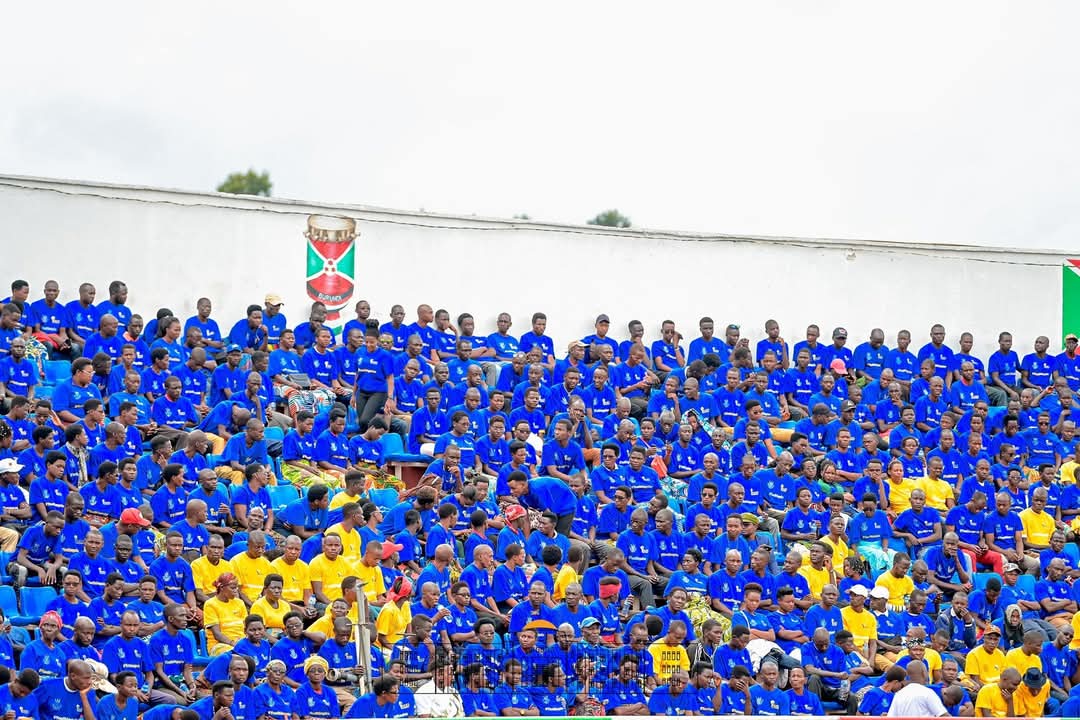 Son Excellence <a href="/GeneralNeva/">SE Evariste Ndayishimiye</a> et la jeunesse burundaise

#Burundi 🇧🇮