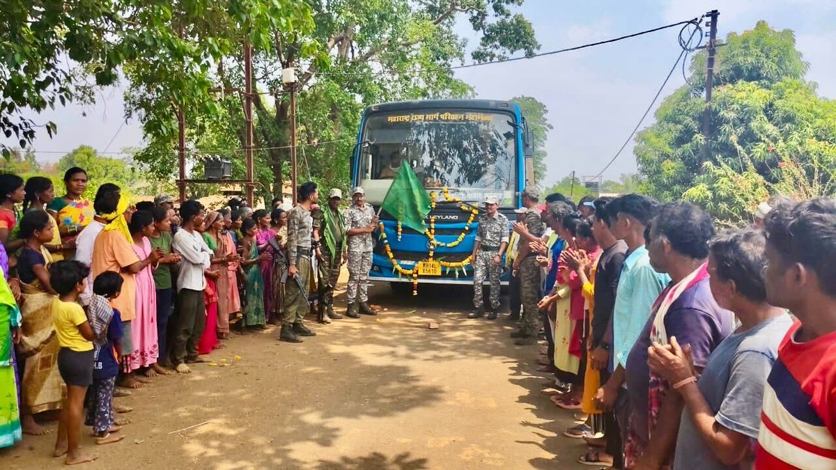 Dev_Fadnavis's tweet image. “महाराष्ट्रातील पहिला जिल्हा — विकासाच्या मार्गावर अग्रगण्य”
स्वातंत्र्याच्या 78 वर्षानंतर प्रथमच &apos;मौजा कटेझरी ते गडचिरोली&apos; बससेवेचा शुभारंभ!
गडचिरोली पोलीस आणि प्रशासनाचे मन:पूर्वक अभिनंदन!

मौजा कटेझरी ते गडचिरोली बससेवेमुळे 10 ते 12 गावातील नागरिकांना लाभ होणार असून…