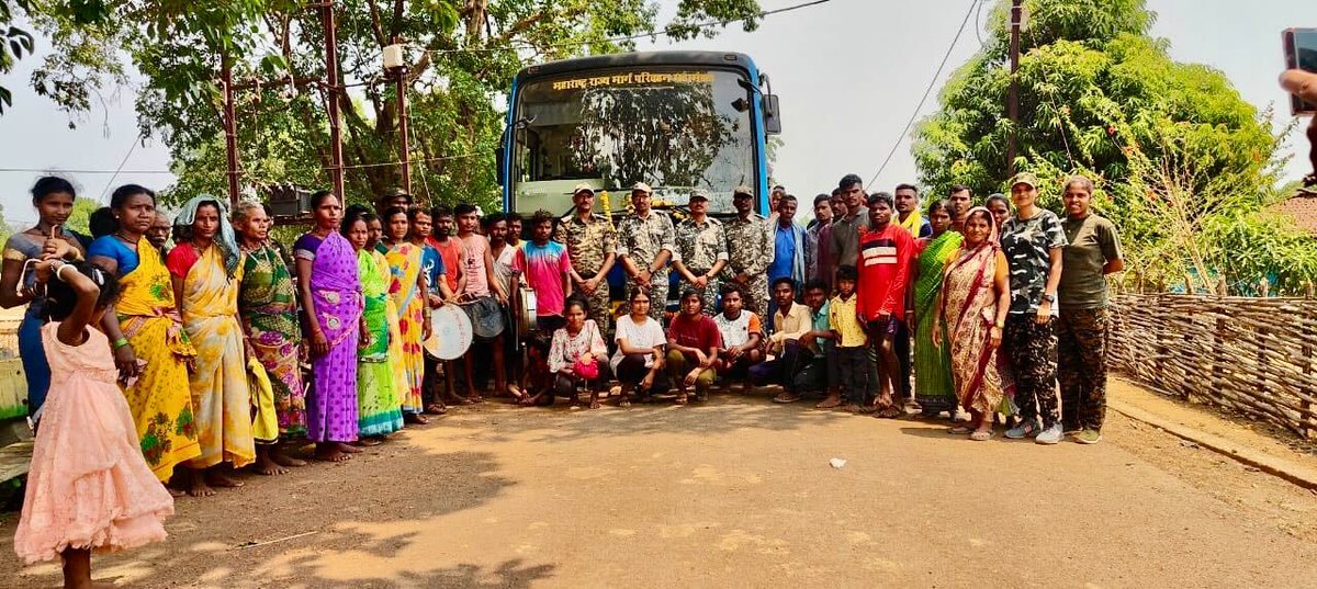 Dev_Fadnavis's tweet image. “महाराष्ट्रातील पहिला जिल्हा — विकासाच्या मार्गावर अग्रगण्य”
स्वातंत्र्याच्या 78 वर्षानंतर प्रथमच &apos;मौजा कटेझरी ते गडचिरोली&apos; बससेवेचा शुभारंभ!
गडचिरोली पोलीस आणि प्रशासनाचे मन:पूर्वक अभिनंदन!

मौजा कटेझरी ते गडचिरोली बससेवेमुळे 10 ते 12 गावातील नागरिकांना लाभ होणार असून…