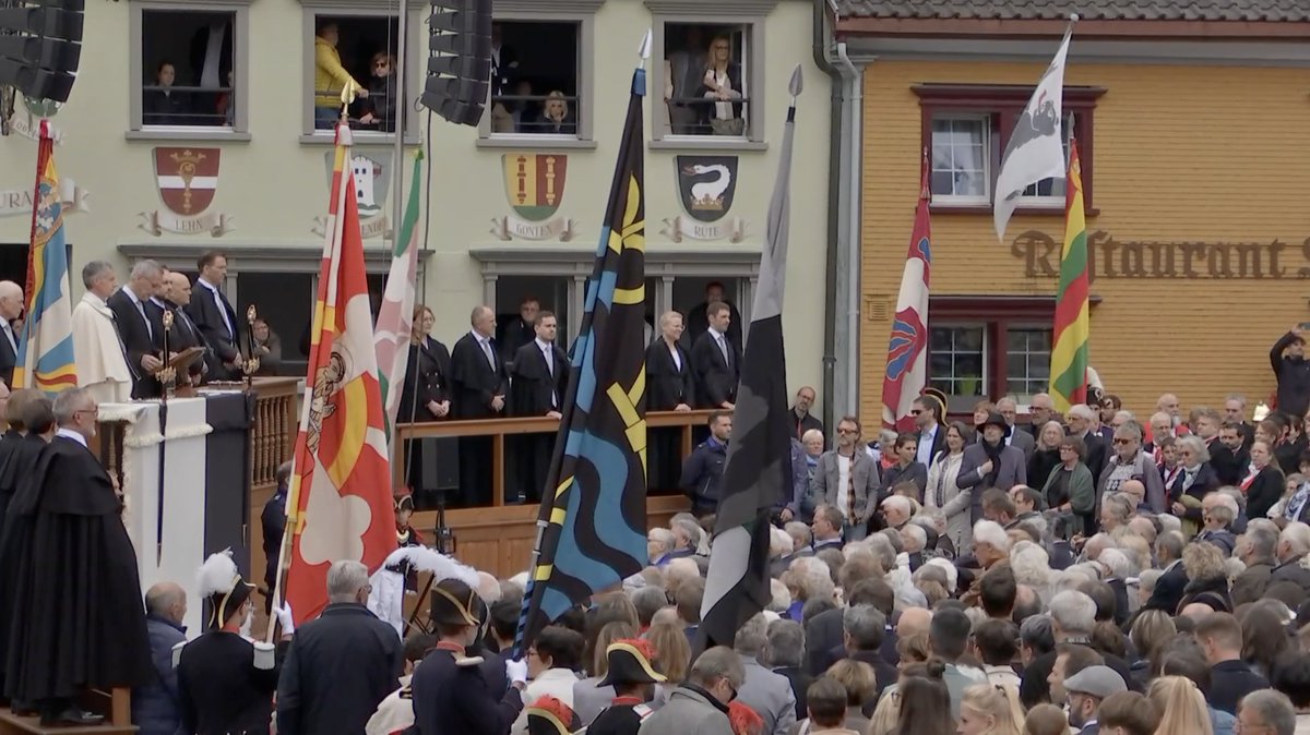 Landsgemeinde Appenzelle Rhodes-Intérieures. 
#Vexillologie #Suisse #Drapeaux
