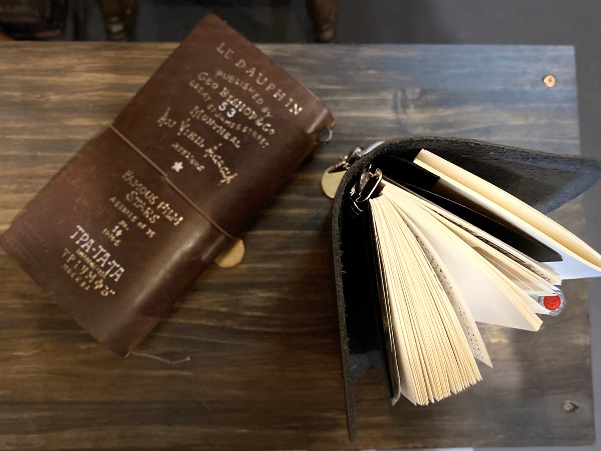 _s_a_y_a_k's tweet photo. バイブルはあっという間に
リフィルを使い切る。
箇条書きのアイデア帳。
残したい物は他のノートに貼って
それ以外はすぐに処分。

#トラベラーズノート #手帳  #システム手帳 #いまる民 #AMICHO #アミーチョ #アミーチョ手帳部 https://t.co/wnUsI92Lep