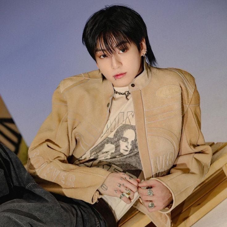 btschartsxdaily's tweet photo. 📊| #Jungkook's “Golden” becomes the FIRST and ONLY Album by an Asian soloist to surpassed 5.5 BILLION streams on Spotify!

CONGRATULATIONS JUNGKOOK https://t.co/OyEObdEm7J