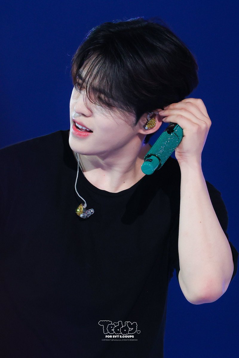 feat_jww's tweet photo. cheol is pissed and all but managed to look this HOT https://t.co/y0NGmQ4sav