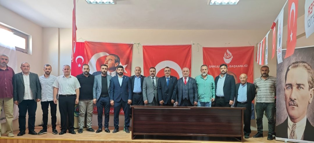 Mehmet Bülent MERMER🇹🇷 (@mehmetblentmer6) on Twitter photo Bugün partimizin Bozova ilçe kongresini gerçekleştirdik, ilçe başkanı olarak seçilen Mehmet Kaya başkanımızı ve yönetimini tebrik ederiz.
<a href="/umitozdag/">Ümit Özdağ</a> <a href="/AliSehirlioglu/">Prof.Dr. Ali Şehirlioğlu</a> <a href="/ErtuganMusa/">MUSA ERTUGAN</a> <a href="/Alidincercolak/">Ali Dinçer Çolak</a> <a href="/cezmi_polat/">Cezmi Polat</a> <a href="/zaferpartisi/">Zafer Partisi</a> <a href="/zaferpartisi63/">Zafer Partisi Şanlıurfa İl Başkanlığı</a> <a href="/zpgenclikresmi/">Zafer Partisi Gençlik Kolları</a> <a href="/zpurfailKadkoll/">Zafer Partisi Ş.Urfa İl Kadın Kolları Başkanlığı</a> Bugün partimizin Bozova ilçe kongresini gerçekleştirdik, ilçe başkanı olarak seçilen Mehmet Kaya başkanımızı ve yönetimini tebrik ederiz.
<a href="/umitozdag/">Ümit Özdağ</a> <a href="/AliSehirlioglu/">Prof.Dr. Ali Şehirlioğlu</a> <a href="/ErtuganMusa/">MUSA ERTUGAN</a> <a href="/Alidincercolak/">Ali Dinçer Çolak</a> <a href="/cezmi_polat/">Cezmi Polat</a> <a href="/zaferpartisi/">Zafer Partisi</a> <a href="/zaferpartisi63/">Zafer Partisi Şanlıurfa İl Başkanlığı</a> <a href="/zpgenclikresmi/">Zafer Partisi Gençlik Kolları</a> <a href="/zpurfailKadkoll/">Zafer Partisi Ş.Urfa İl Kadın Kolları Başkanlığı</a>