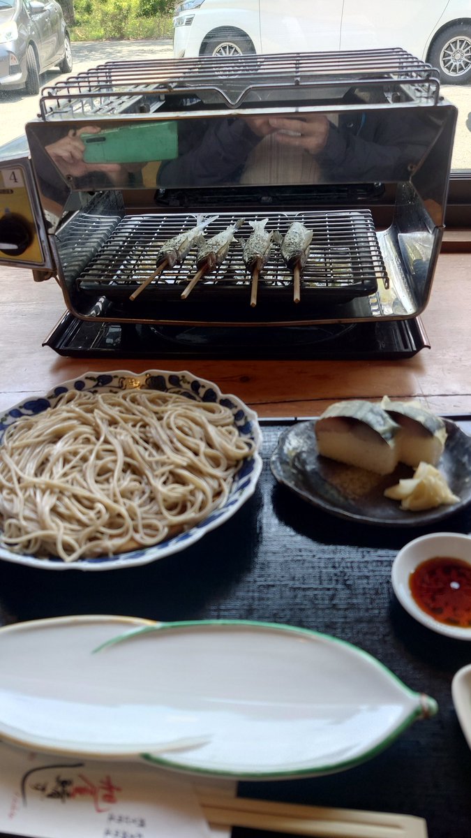 嫁さん積んでメタセコ！
午前中は、少し寒かっけど
お蕎麦屋さんで、ざるそばと鯖寿司、
アユの塩焼をいただきました！🤤
その後のメタセコでは、ライダーの義務？
まきの茶ジェラートでサッパリ🍦
午後からは、暖かくなり気持ち良く
走れました😀