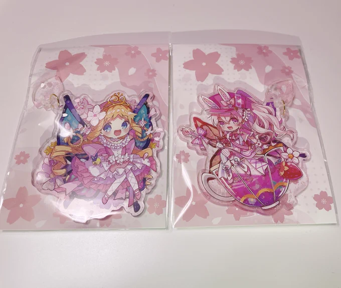 アクスタすごく鮮やかに印刷していただきました可愛い〜!台座のみ保護シートがついてますので、もしお迎えいただいた際ははがしてご利用ください本体に保護シートはついていません、虚無を剥がそうとしたら絵が剥げます!よろしくお願いします #メルぱらRe2頒布物#好きを形にトリニティ 