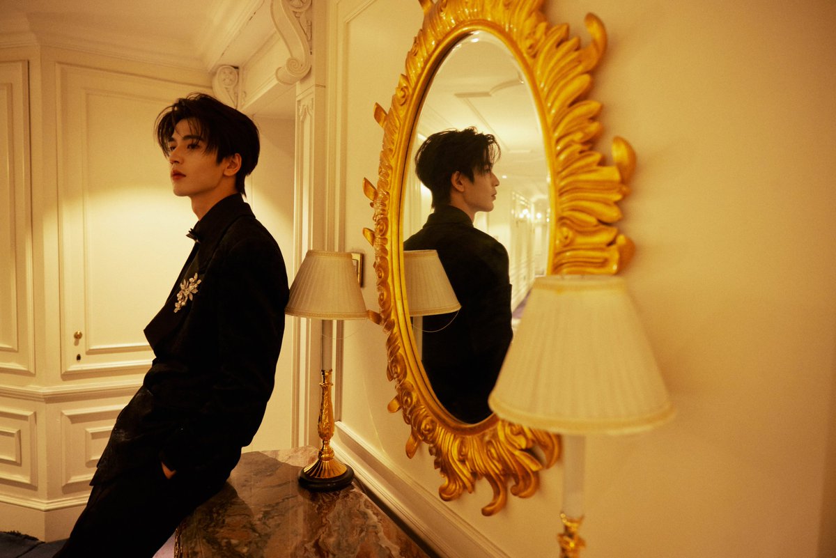 DailyZLH's tweet photo. #ZhangLinghe for Roger Vivier brand event https://t.co/fVLwkhFQmo