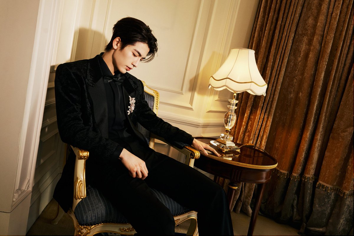 DailyZLH's tweet photo. #ZhangLinghe for Roger Vivier brand event https://t.co/fVLwkhFQmo