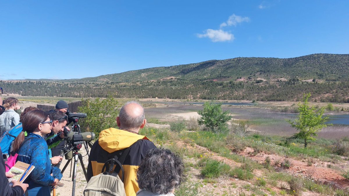 La primera actividad del programa Ruta Pajaricos ha sido un éxito de participación. 
A pesar la ventosa mañana hemos disfrutado y aprendido sobre el mundo de la aves y los paisajes que nos rodean
Gracias a <a href="/laojinegra/">La Ojinegra</a> por las 📷