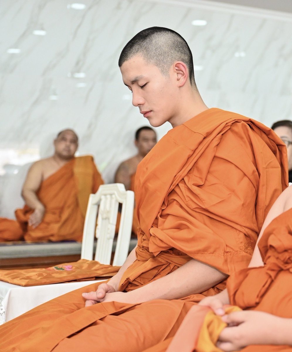 Please show respect to Novice Fourth ka 🙏🏻

Being a novice is not easy even passing one day requires strong determination.

A novice must strictly follow the rules. If any rule is broken, it can cause a loss of merit and affect the purity of their ordination.

Apart from shaving