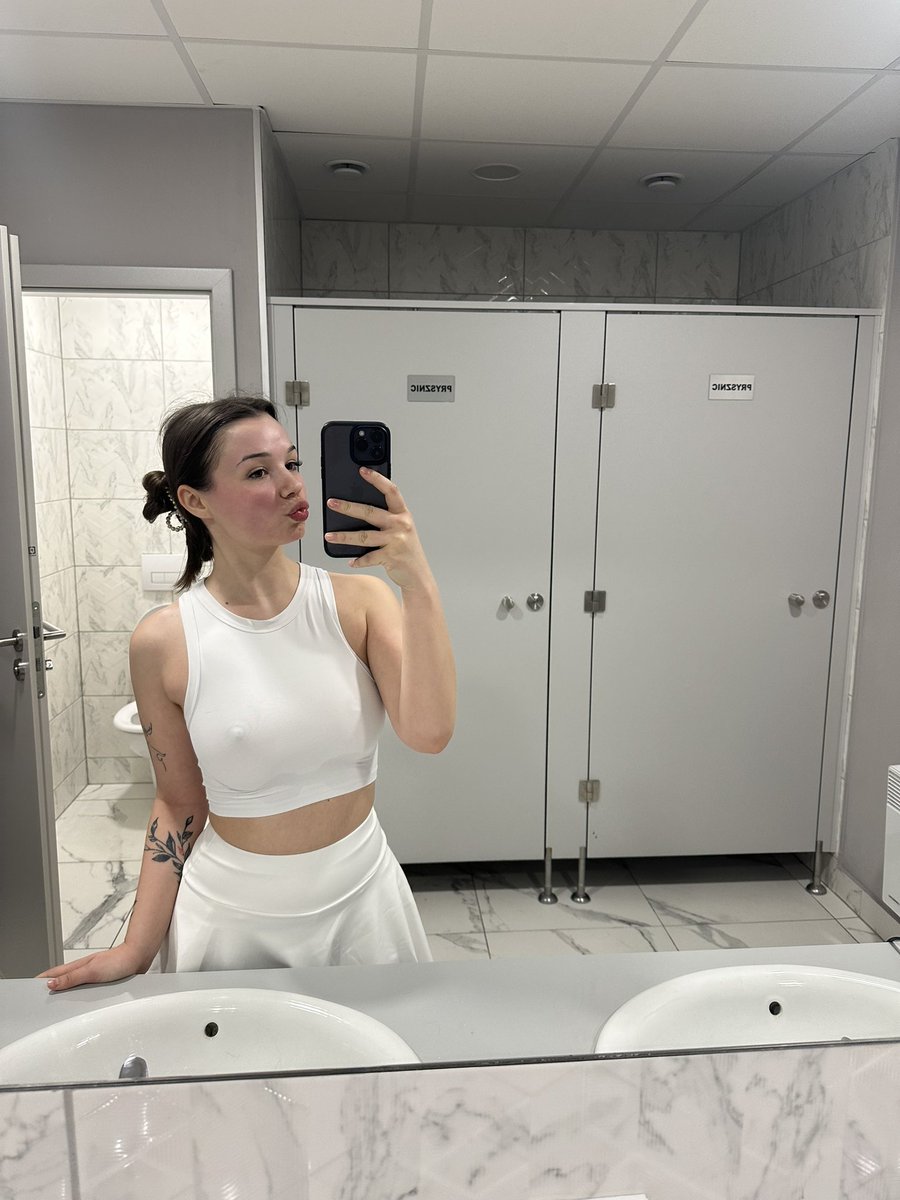 BlushBb_'s tweet photo. Just played padel tennis for the first time! 🎾
Here’s me before… all cute and fresh ✨
And after… all hot and sweaty 😘
(See both pics!) https://t.co/aoQyfrpVPC