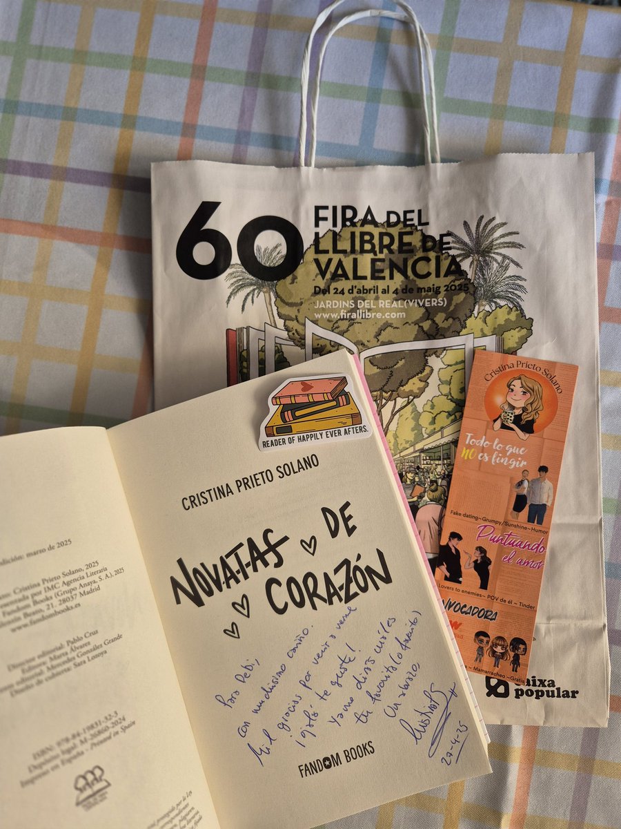 SrtaDebbi's tweet photo. Super contenta de tener firmado el libro de @NanaLiteraria 😊 https://t.co/2HBF0p5DOK