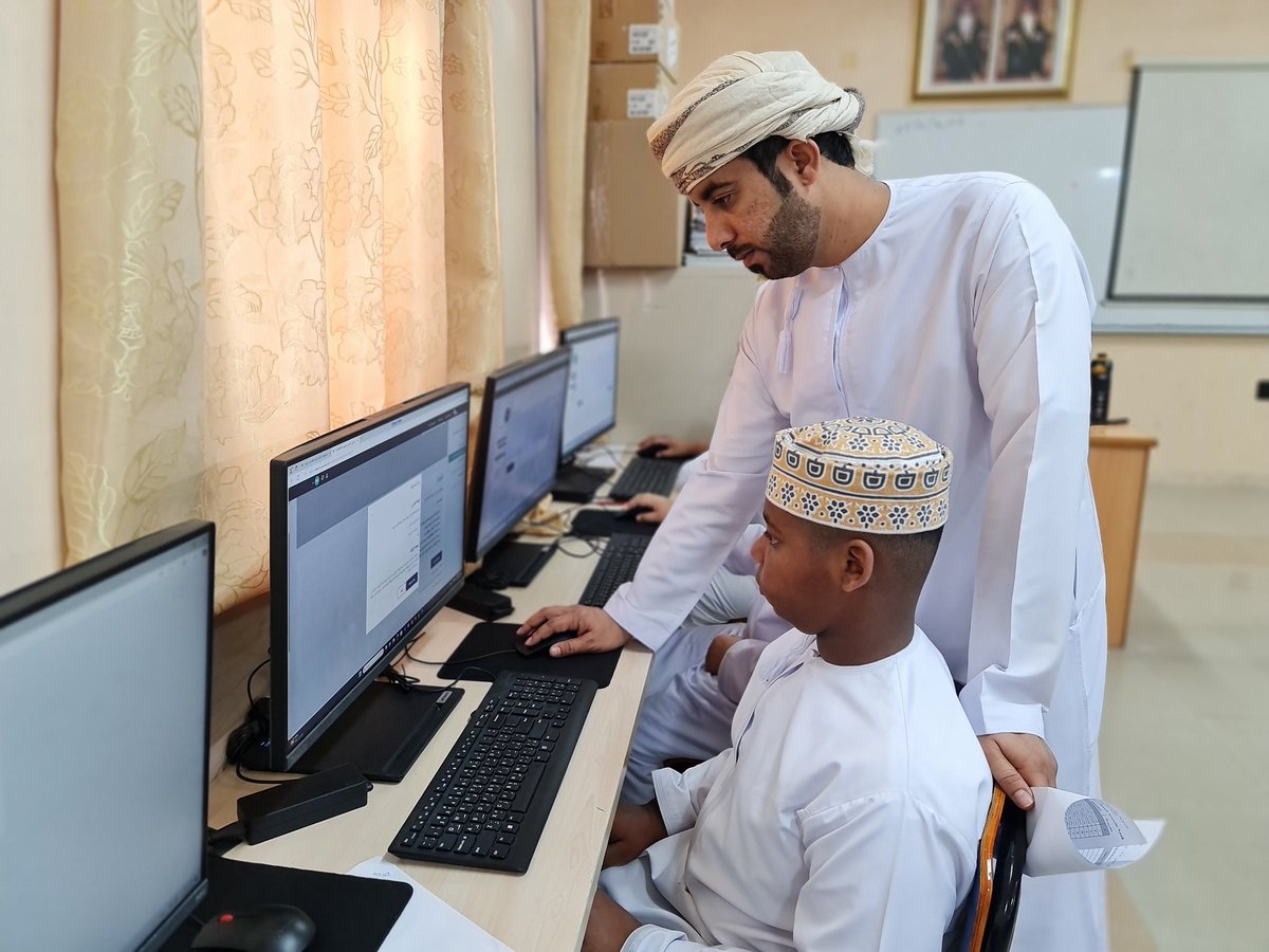 انطلقت صباح اليوم في مدرسة الشيخ سعيد بن محرز النزوي اختبارات "ثروة ٤"، والتي تُعدّ أدوات لتطبيق مقياس الكشف عن الطلبة الموهوبين. وقد تم ذلك بتشريف وزيارة كريمة من الدكتورة بدرية البلوشية، المديرة العامة المساعدة، والأستاذ حميد المجيني، وبمتابعة وإشراف من إدارة المدرسة.