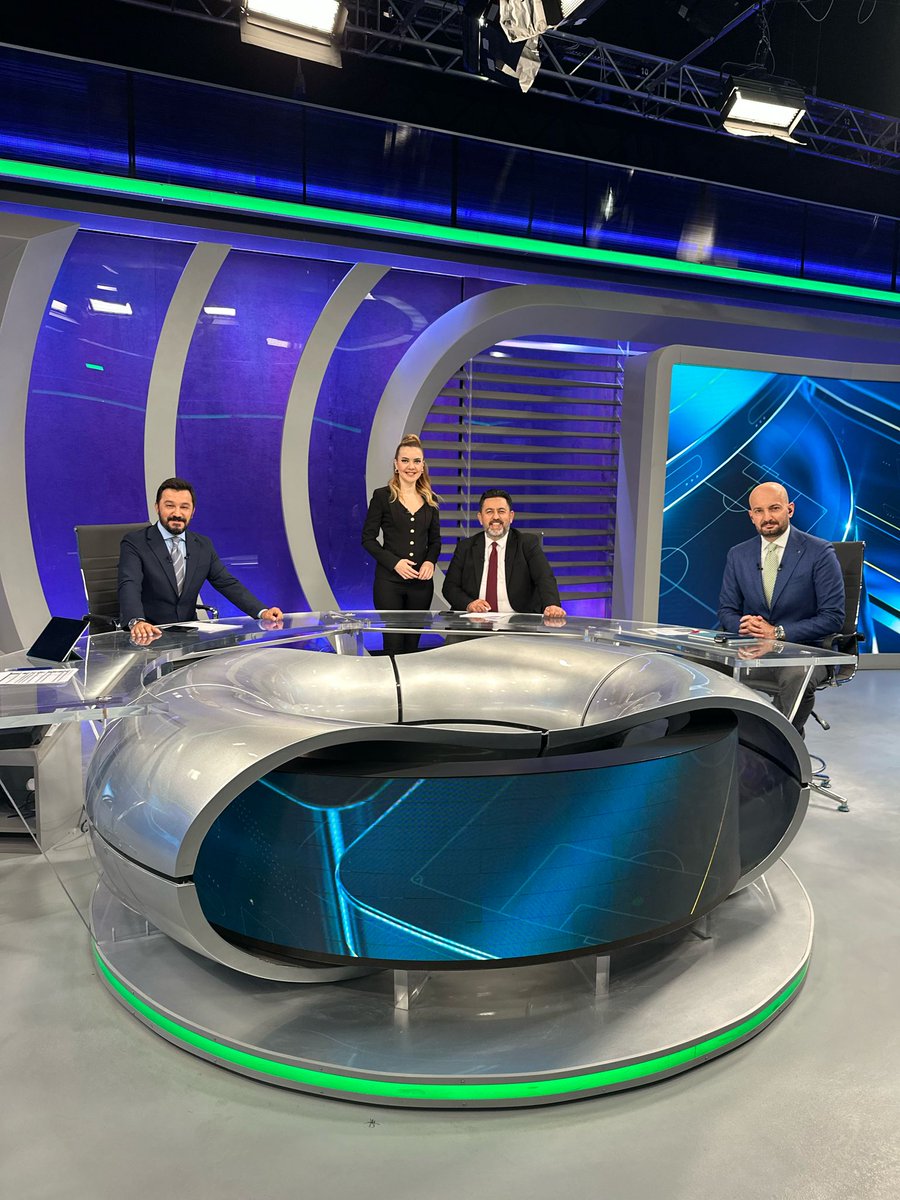 Gündem Futbol'dayız.
<a href="/trtspor/">TRT Spor</a> 
<a href="/ezgistc/">Ezgi Sütcü</a> 
<a href="/fatihdogan_38/">Fatih Doğan</a> 
<a href="/senadok/">senad ok</a>