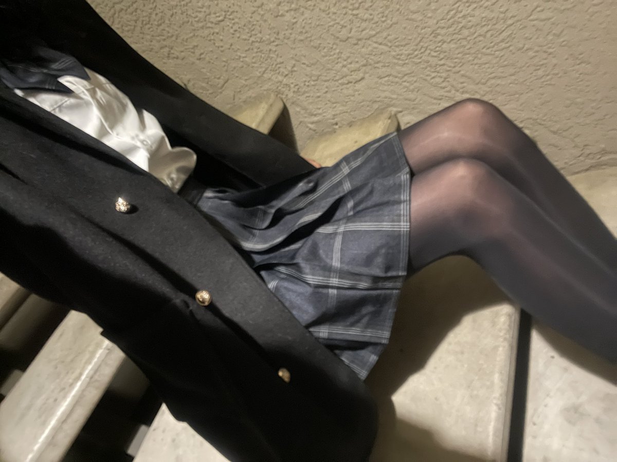kmraoi's tweet photo. 半夜睡不着怎么办？出去散个步咯~
#4i #男娘 #黑丝 https://t.co/44fipsefa3
