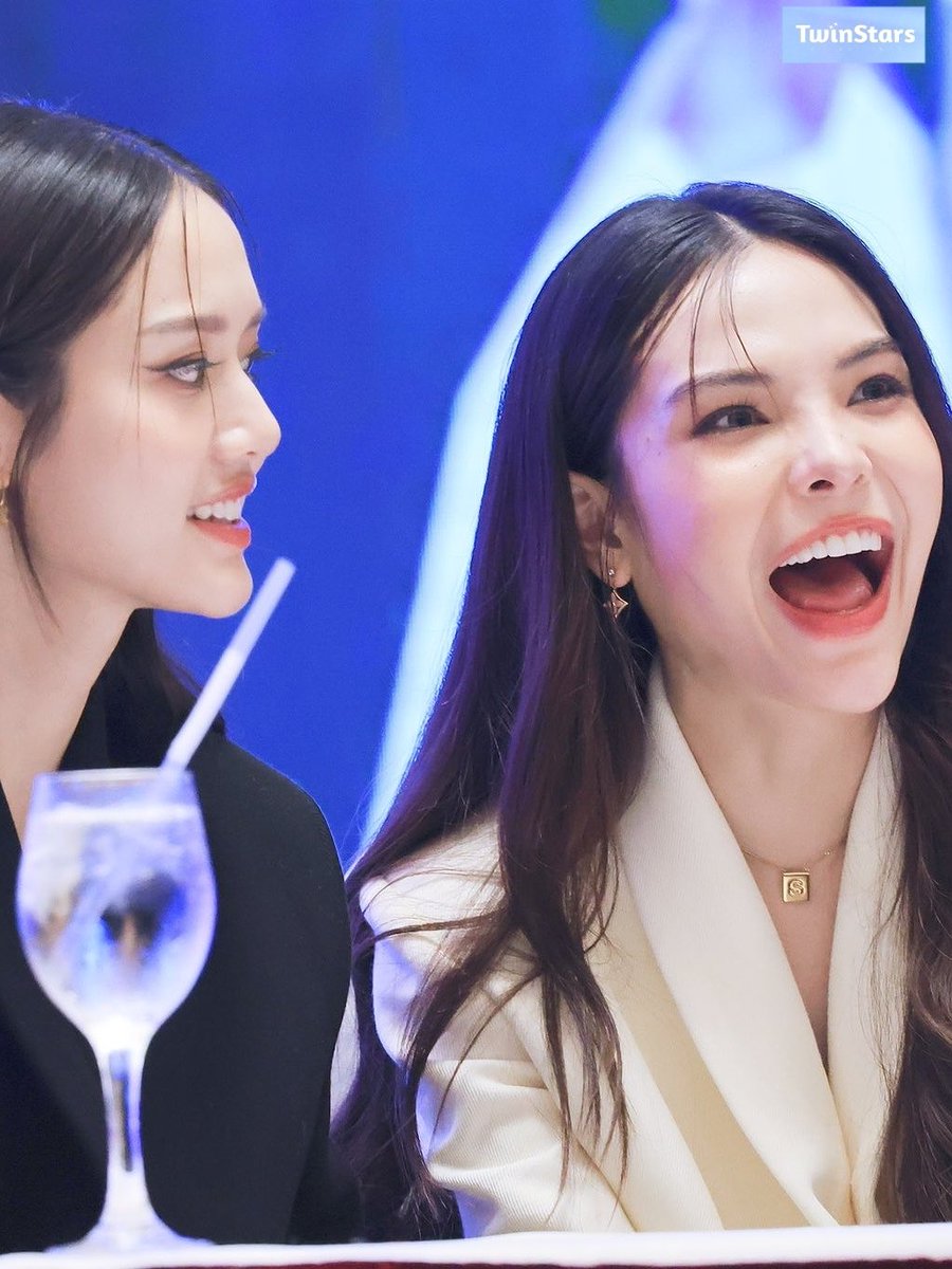 น่ารักเนอะ เห็นด้วยกับสายตาพี่หมีทุกประการ
มองแบบนี้ หลงในความน่ารักของเค้าชัวร์

#LMSY
#ลูกหมีซอนญ่า
#LMlookmhee 
#SonyaSaranphat